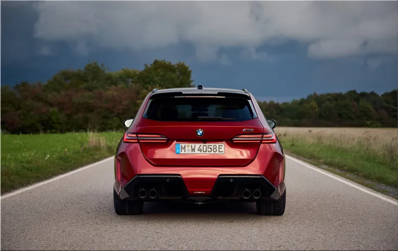 BMW M5 Touring Dragon Fire Red