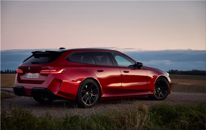 BMW M5 Touring Dragon Fire Red