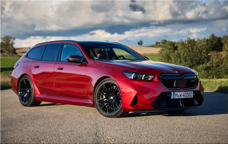 BMW M5 Touring Dragon Fire Red