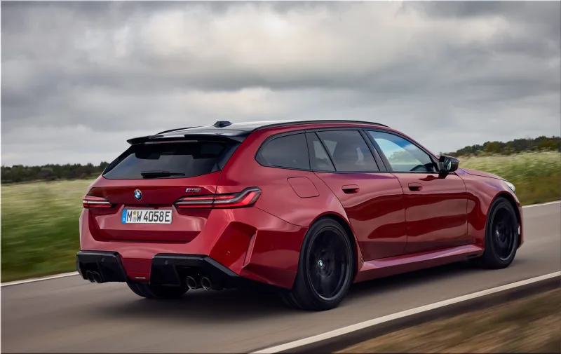 BMW M5 Touring Dragon Fire Red