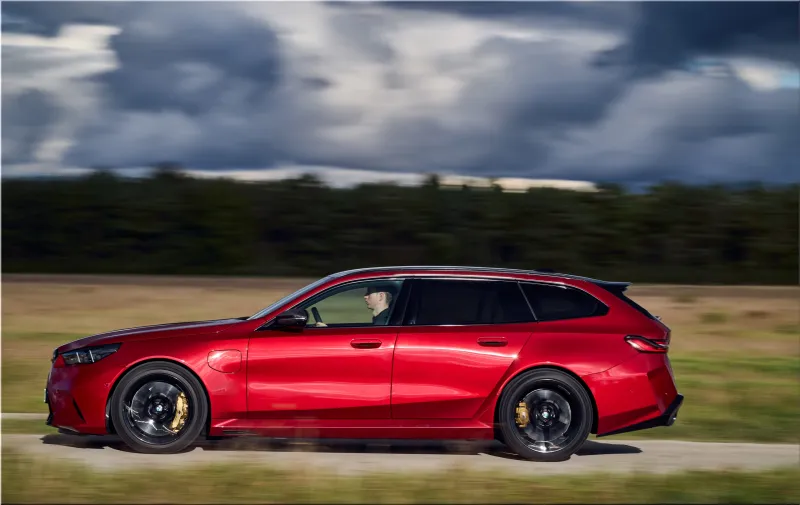 BMW M5 Touring Dragon Fire Red