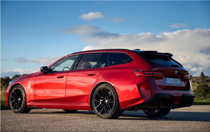 BMW M5 Touring Dragon Fire Red