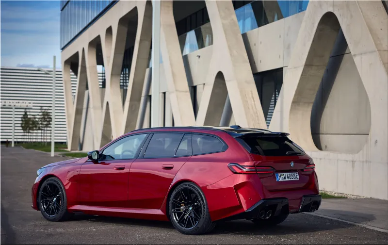 BMW M5 Touring Dragon Fire Red