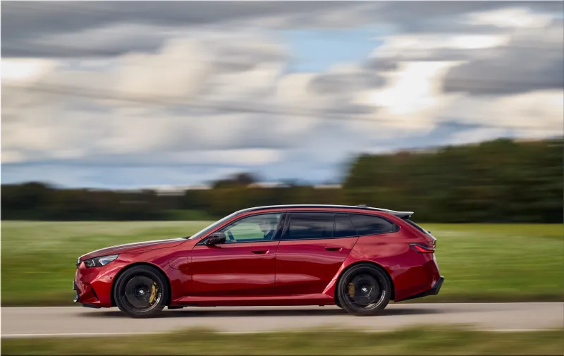BMW M5 Touring Dragon Fire Red