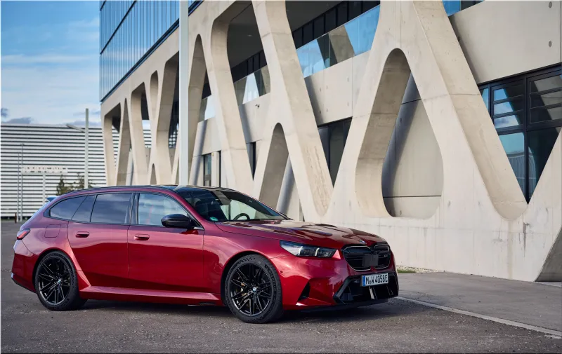 BMW M5 Touring Dragon Fire Red