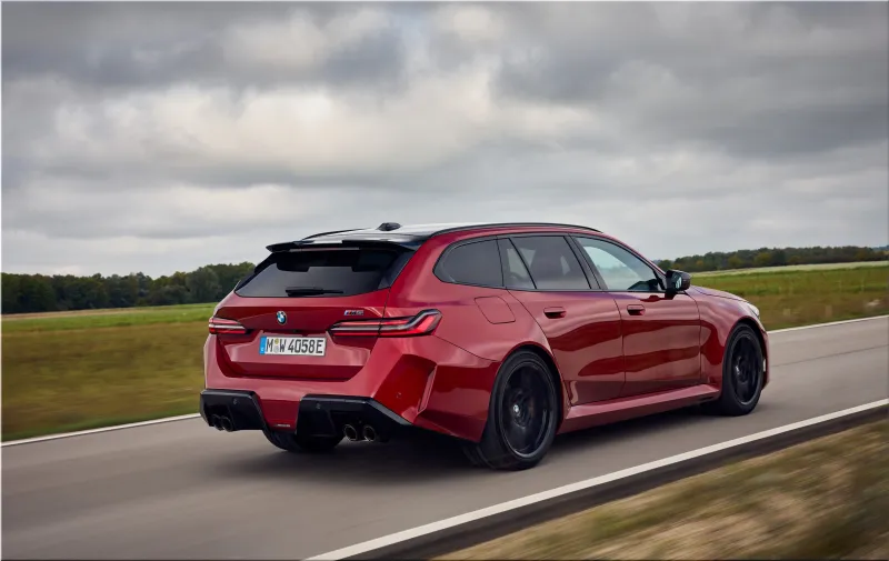 BMW M5 Touring Dragon Fire Red