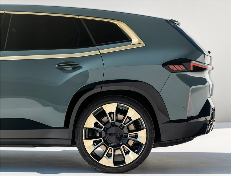 BMW XM Plug-in Hybrid