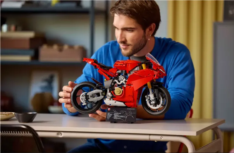 LEGO Ducati Panigale V4 S