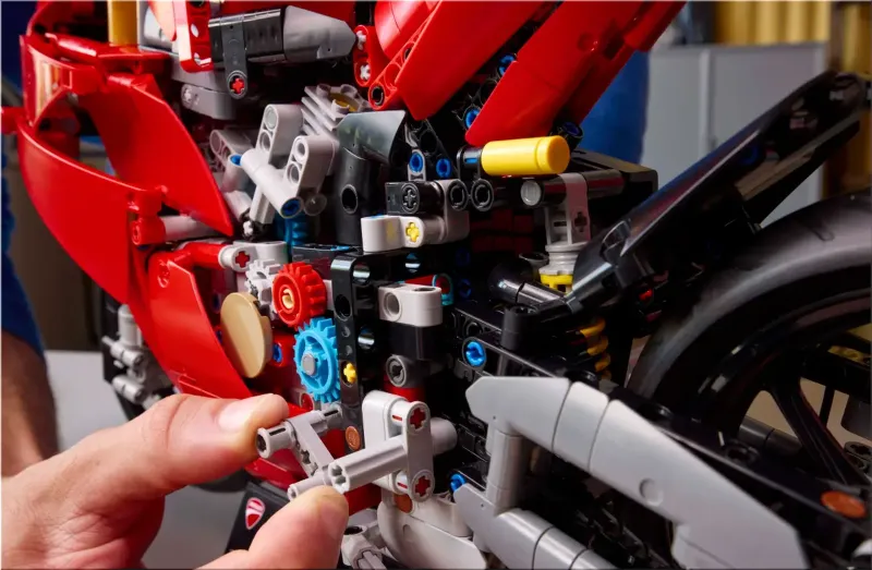 LEGO Ducati Panigale V4 S