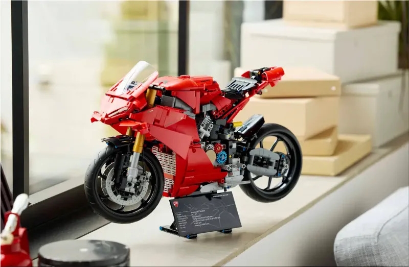 LEGO Ducati Panigale V4 S