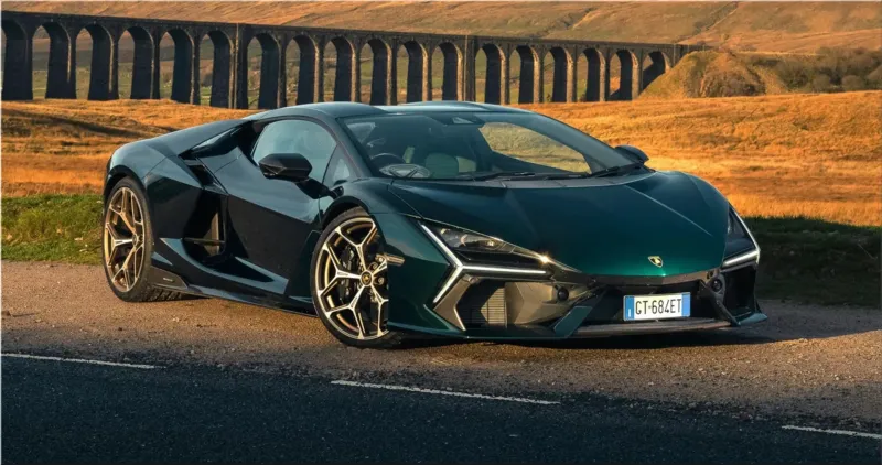 Lamborghini Revuelto PHEV