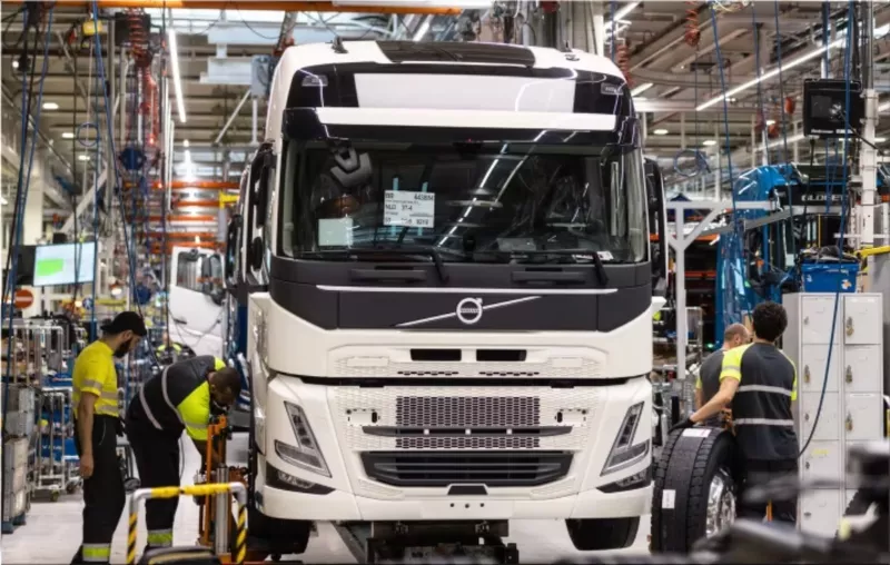 Volvo Trucks Goes Electric