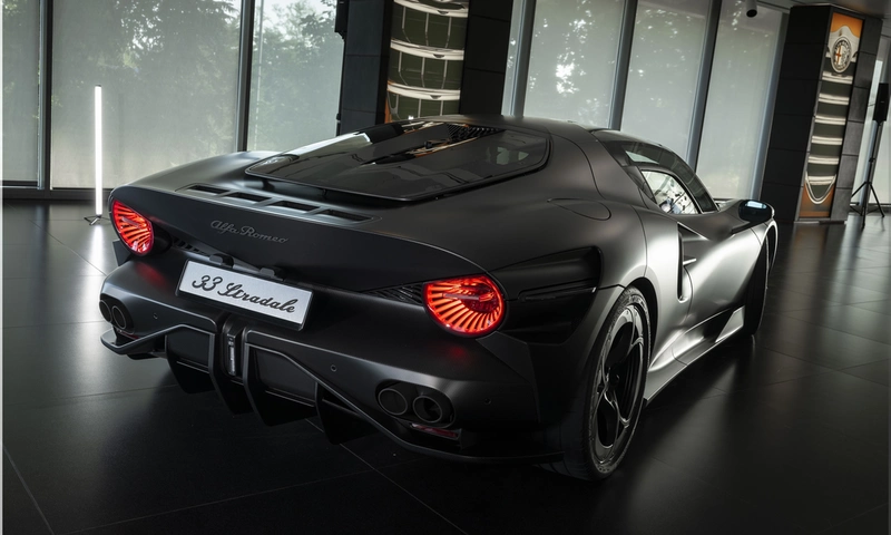 Alfa Romeo 33 Stradale Perla Nera