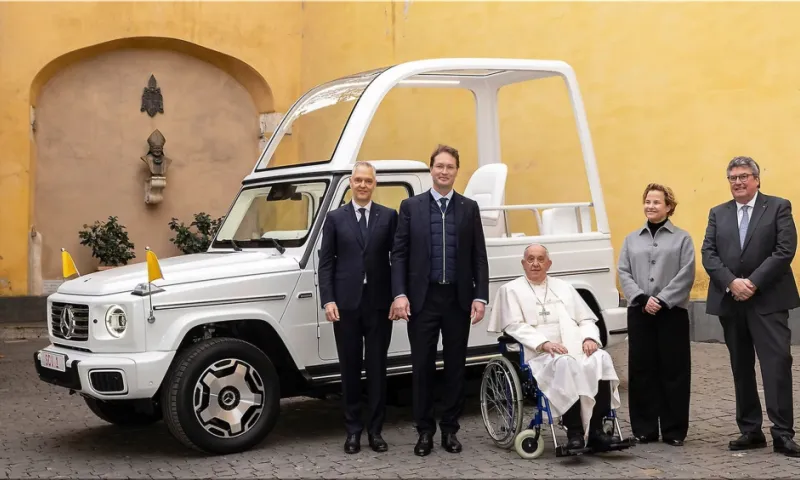 Electric Popemobile Mercedes