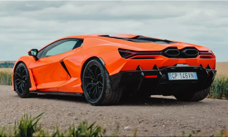 Lamborghini Revuelto PHEV