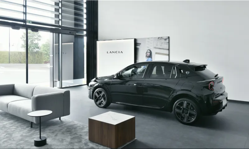 Lancia showrooms in Paris and Barcelona