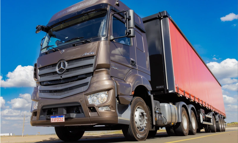 Mercedes-Benz Axor Heavy-Duty Truck