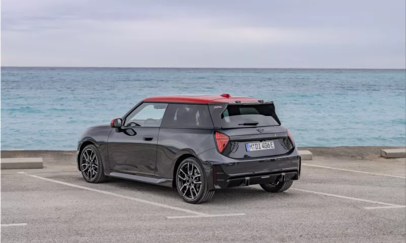 MINI Cooper SE in JCW Trim