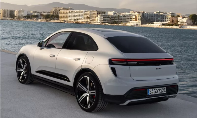2025 Porsche Macan Turbo