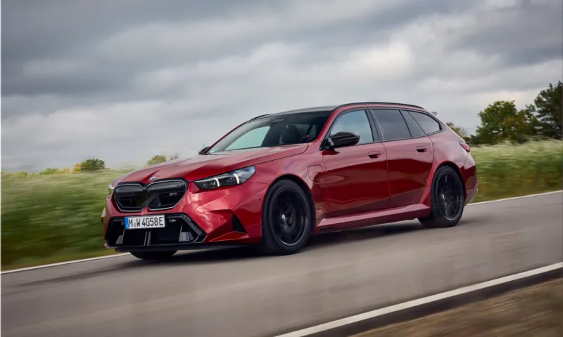 2025 BMW M5 Touring Dragon Fire Red