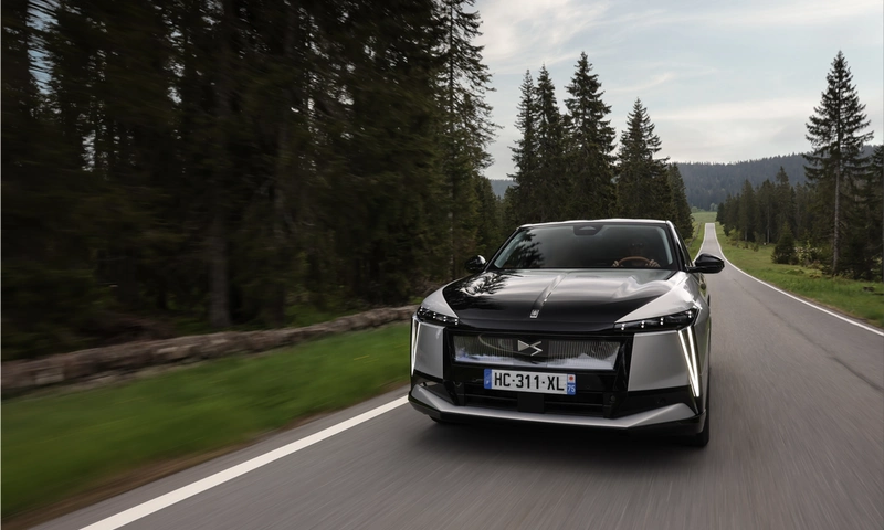 DS N°8 Adds Plug & Charge and 22 kW AC Charging