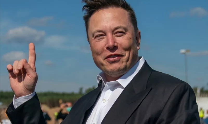 Elon Musk, Tesla's CEO, reconciles with the media