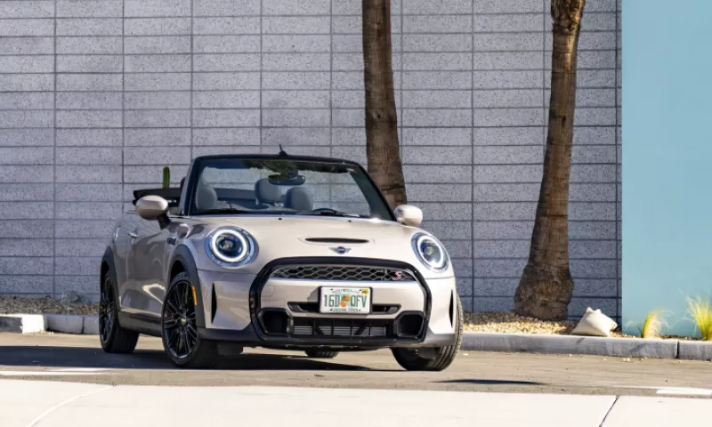 Palm Springs Cruisin': Unleash the Fun in a MINI Cooper S Convertible