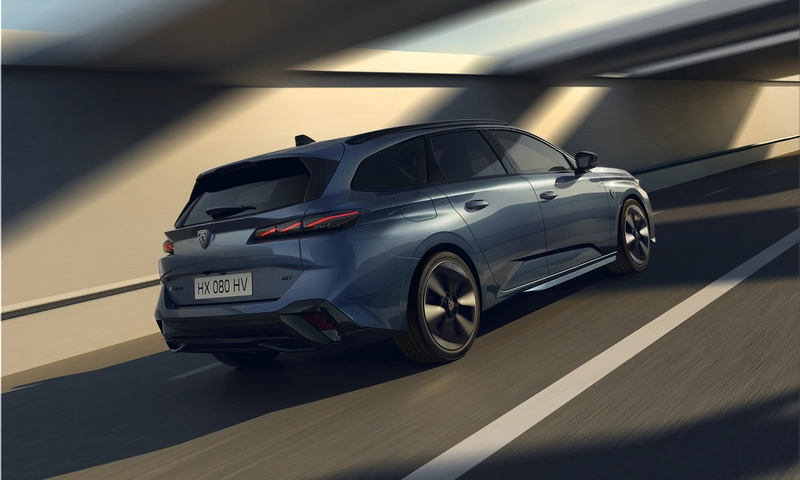 Peugeot 308 and 308 SW: E-308 450 km range, PHEV 85 km