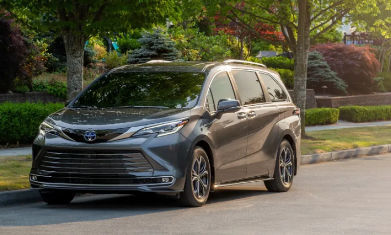 2025 Toyota Sienna Elevates Safety with New Seat Reminder and Interior Upgrades