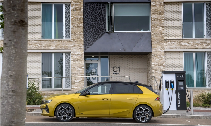 Vauxhall Astra Plug-In Hybrid and GSE: More Range, Same Price, Real Fleet Savings