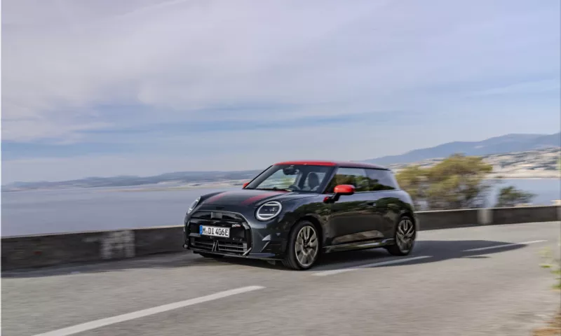 MINI Cooper SE in JCW Trim