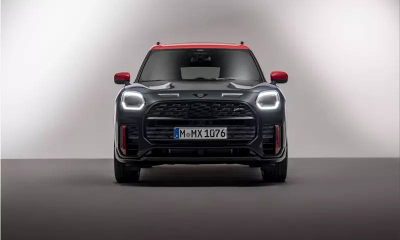 The new MINI John Cooper Works Countryman: A powerful and spacious crossover