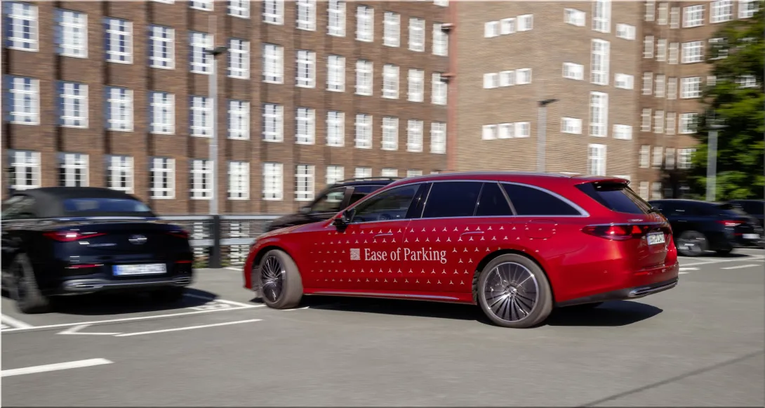 Active Parking Assist with PARKTRONIC