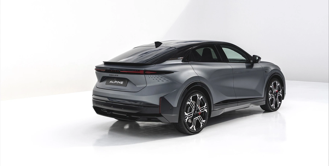 Alpine A390 GTS: Three-Motor Electric Fastback With 557-km Range