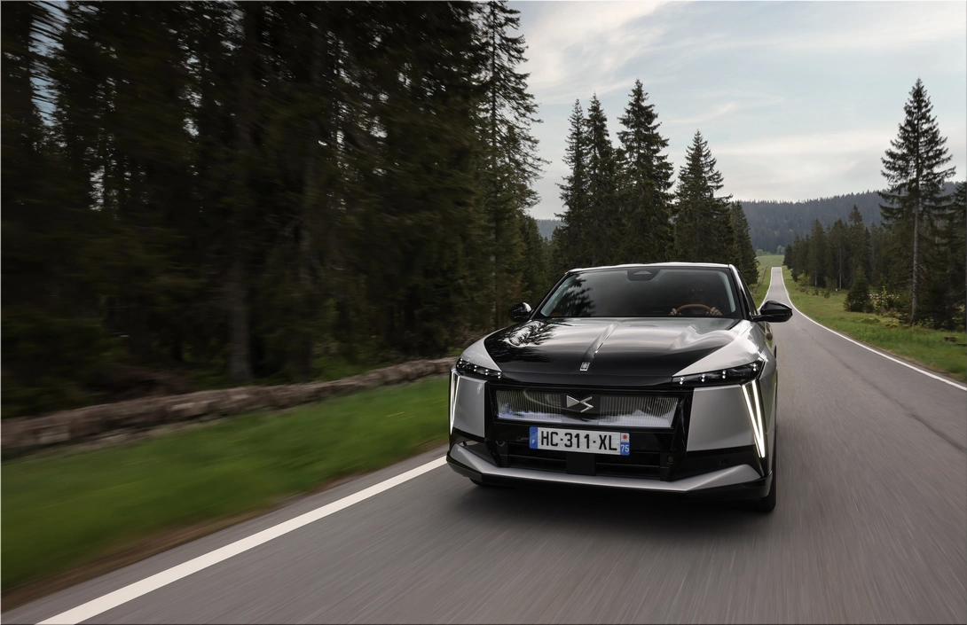 DS N°8 Adds Plug & Charge and 22 kW AC Charging