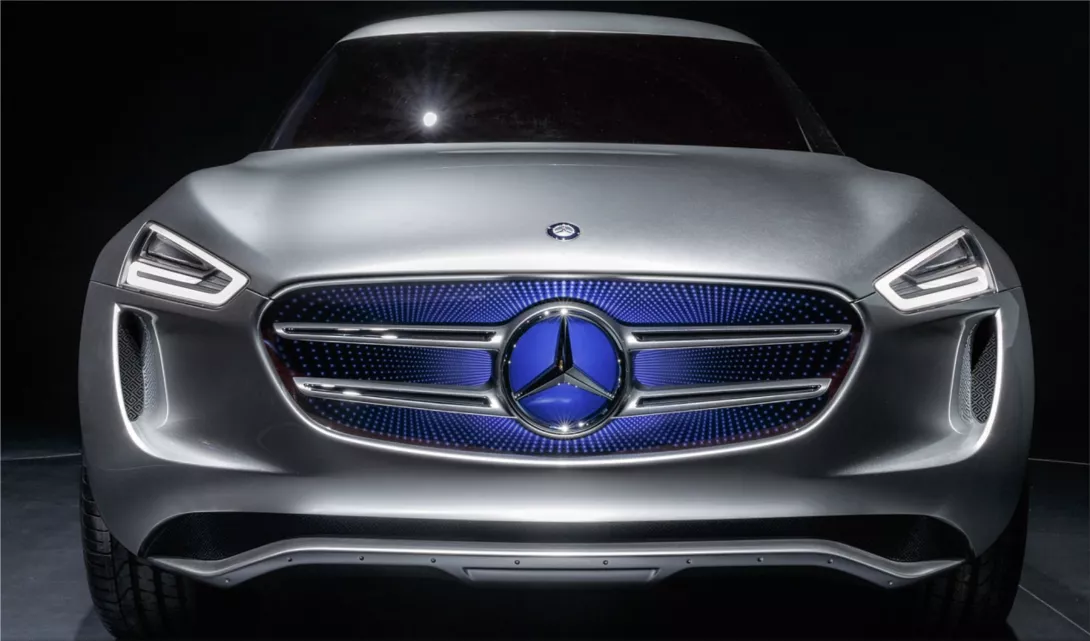 Mercedes-Benz hires 3000 software developers