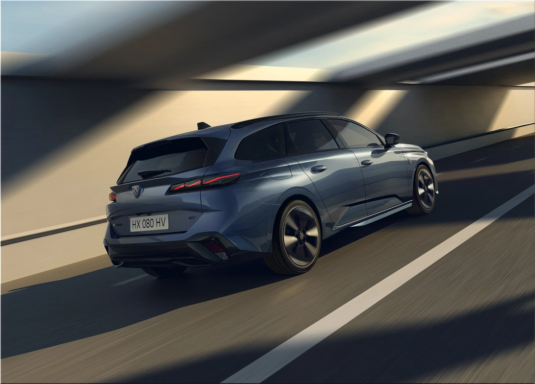 Peugeot 308 and 308 SW: E-308 450 km range, PHEV 85 km