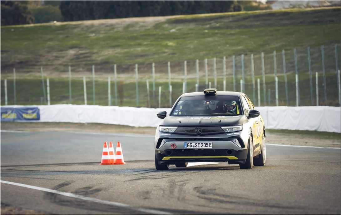 Vauxhall Mokka GSE Rally Debuts With 281hp for 2026 Electric Cup